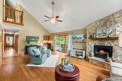 1722  Journeys Dr, Delafield, WI 53029 - Photo 5