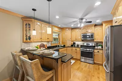 1722  Journeys Dr, Delafield, WI 53029 - Photo 9