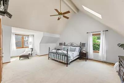 1722  Journeys Dr, Delafield, WI 53029 - Photo 7