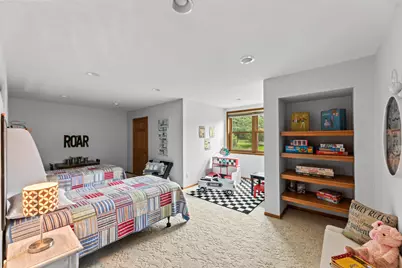 1722  Journeys Dr, Delafield, WI 53029 - Photo 35