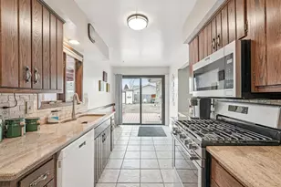 2304 85th St, Kenosha, WI 53143 - Photo 9