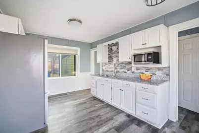 2148 S 91st St, West Allis, WI 53227 - Photo 5