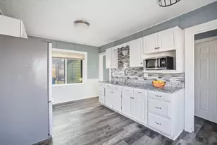 2148 S 91st St, West Allis, WI 53227 - Photo 5