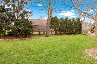 18665  Le Chateau Dr, Brookfield, WI 53045 - Photo 23