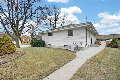 7954  45th Ave, Kenosha, WI 53142 - Photo 7