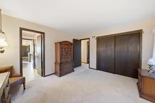 W166N10436 Surrey Dr, Germantown, WI 53022 - Photo 13