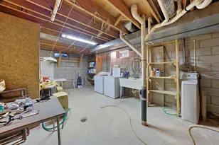 W166N10436 Surrey Dr, Germantown, WI 53022 - Photo 29