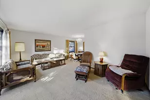 W166N10436 Surrey Dr, Germantown, WI 53022 - Photo 9