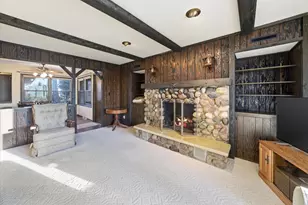 W166N10436 Surrey Dr, Germantown, WI 53022 - Photo 3