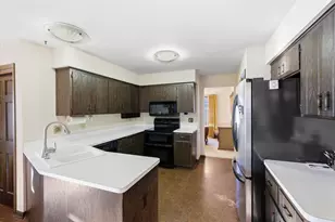 W166N10436 Surrey Dr, Germantown, WI 53022 - Photo 5