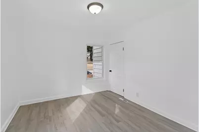 8630 W Lancaster Ave, Milwaukee, WI 53225 - Photo 17