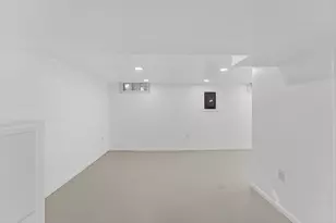 8630 W Lancaster Ave, Milwaukee, WI 53225 - Photo 23