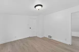 8630 W Lancaster Ave, Milwaukee, WI 53225 - Photo 13