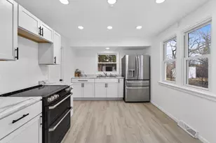 8630 W Lancaster Ave, Milwaukee, WI 53225 - Photo 7