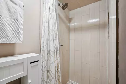 2352 S 80th St, West Allis, WI 53219 - Photo 37