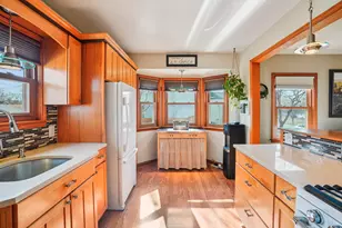 2352 S 80th St, West Allis, WI 53219 - Photo 11