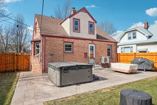 2352 S 80th St, West Allis, WI 53219 - Photo 43