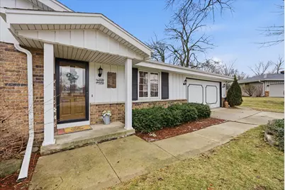 2535 S Brookside Ct, New Berlin, WI 53151 - Photo 3