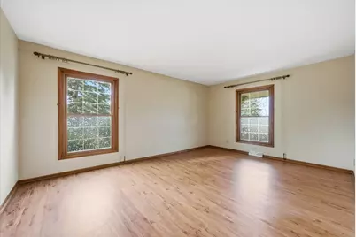 7453  Devonshire Dr, Cedarburg, WI 53012 - Photo 13