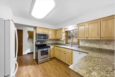 7453  Devonshire Dr, Cedarburg, WI 53012 - Photo 9