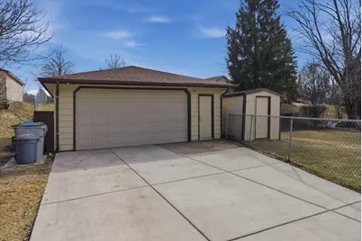 9045 W Rochelle Ave, Milwaukee, WI 53224 - Photo 29