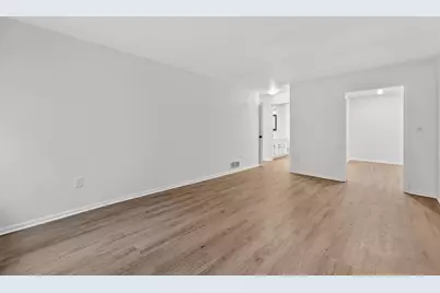 7419  Mequon Square Dr, Mequon, WI 53092 - Photo 17