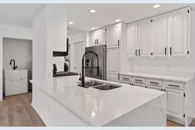 7419  Mequon Square Dr, Mequon, WI 53092 - Photo 5