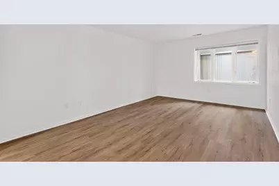 7419  Mequon Square Dr, Mequon, WI 53092 - Photo 15