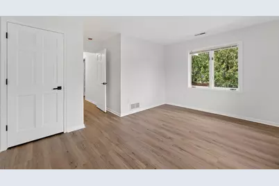 7419  Mequon Square Dr, Mequon, WI 53092 - Photo 21