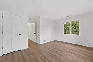 7419 Mequon Square Dr, Mequon, WI 53092 - Photo 21