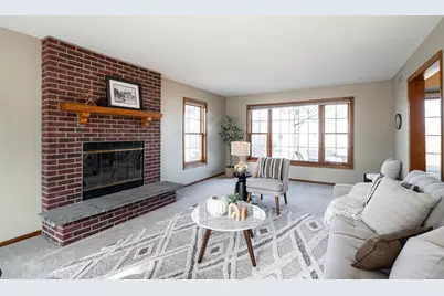 8850 W Lake Pointe Cir, Franklin, WI 53132 - Photo 9