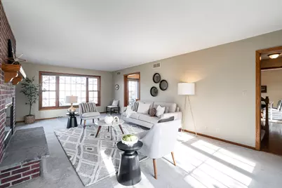 8850 W Lake Pointe Cir, Franklin, WI 53132 - Photo 7