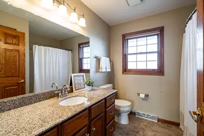 8850 W Lake Pointe Cir, Franklin, WI 53132 - Photo 27