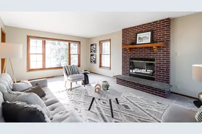 8850 W Lake Pointe Cir, Franklin, WI 53132 - Photo 5