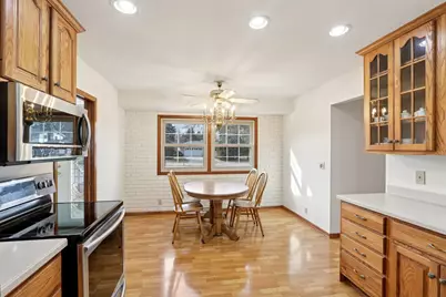 712  Lake Bluff Dr, Oconomowoc, WI 53066 - Photo 5