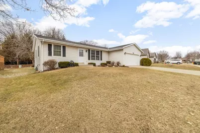 1514  Walsh Acres Dr, West Bend, WI 53095 - Photo 3