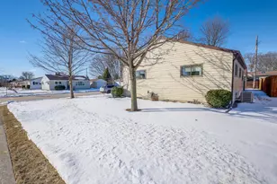 3504 Forest Cir, Manitowoc, WI 54220 - Photo 19