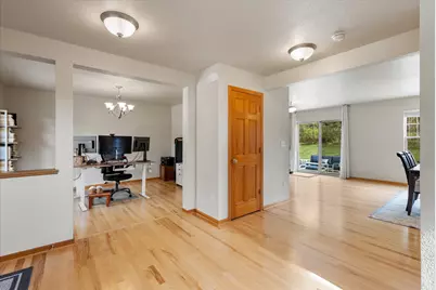 W273N2420  Arlington Ct, Pewaukee, WI 53072 - Photo 17