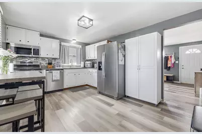 8741  37th Ave, Kenosha, WI 53142 - Photo 5