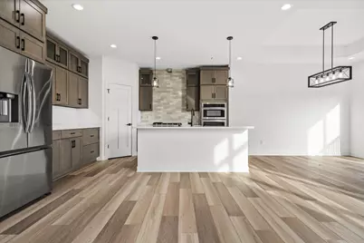 N66W20955  Sweet Clover Dr, Menomonee Falls, WI 53051 - Photo 3