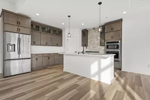 N66W20955 Sweet Clover Dr, Menomonee Falls, WI 53051 - Photo 5