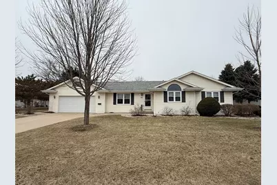 62 E Sedgemeadow St, Elkhorn, WI 53121 - Photo 1