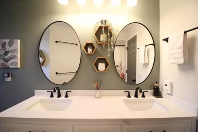 9830 W Plainfield Ave, Greenfield, WI 53228 - Photo 17