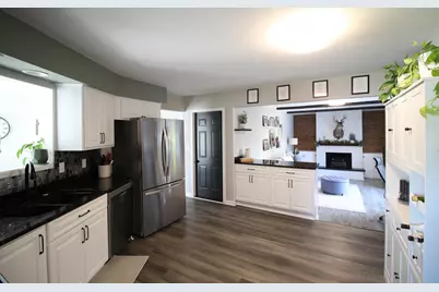 9830 W Plainfield Ave, Greenfield, WI 53228 - Photo 13