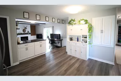 9830 W Plainfield Ave, Greenfield, WI 53228 - Photo 11