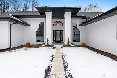 402  Wild Oak Dr, Manitowoc, WI 54220 - Photo 9