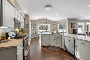 N52W16073 Bette Dr, Menomonee Falls, WI 53051 - Photo 9