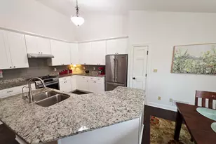 W172N10110 Woodbridge Ln, Germantown, WI 53022 - Photo 7