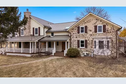 2237  Washington Ave, Cedarburg, WI 53012 - Photo 3