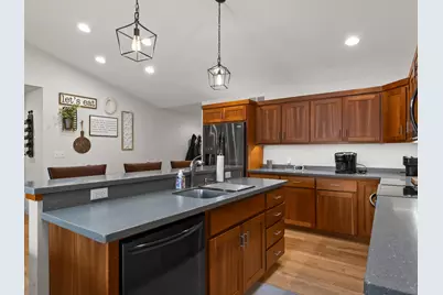 558  Pickett St St, Plymouth, WI 53073 - Photo 7